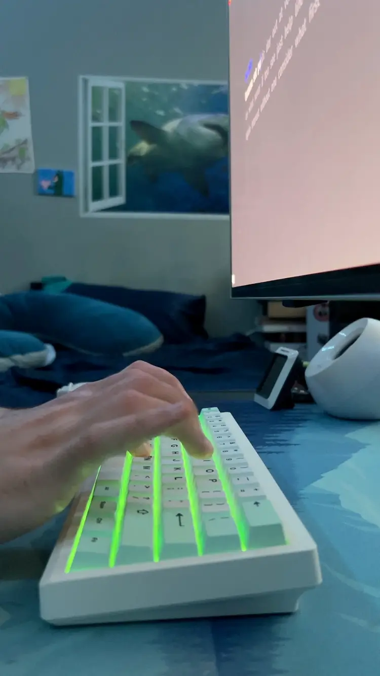 Custom GMK61 Clacky RGB Mechanical Keyboard - CannonCaps Minty - Haimu Browns