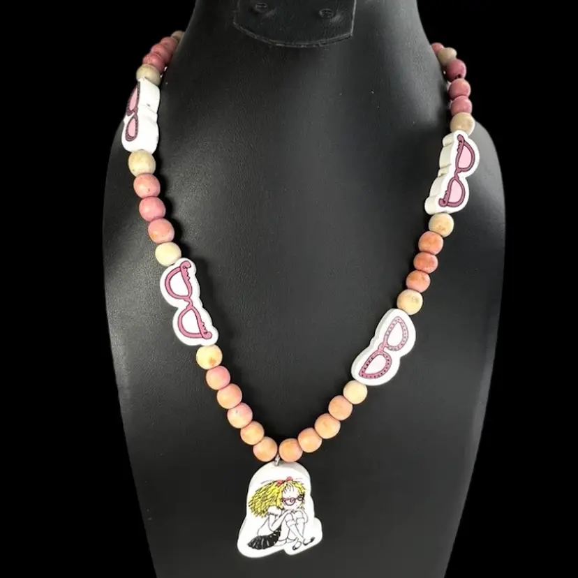 ELOISE The Classic Collection Wood Beaded Stretch Necklace.
Based on the 1950s Eloise Series of Children’s Books.