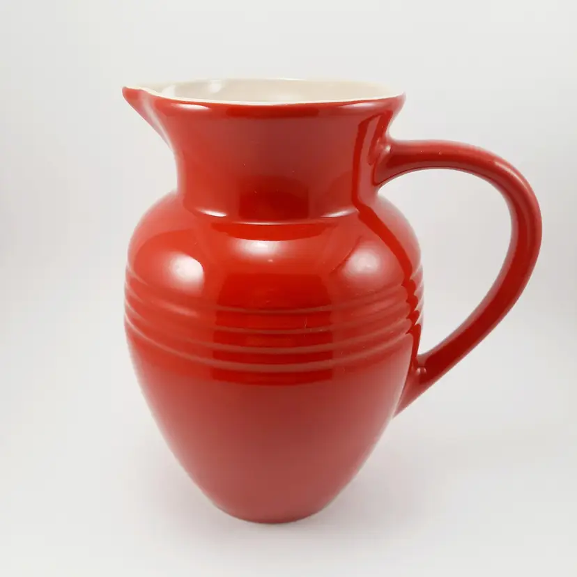 Le Creuset Red Pitcher 11-33, 2.25 Qt
