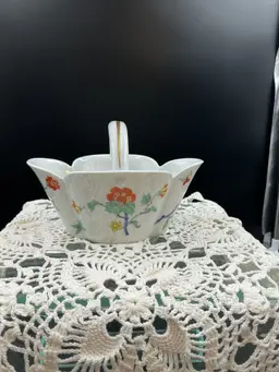 Haviland Shalimar pattern porcelain basket w/22k gold band on handle, Limoges France