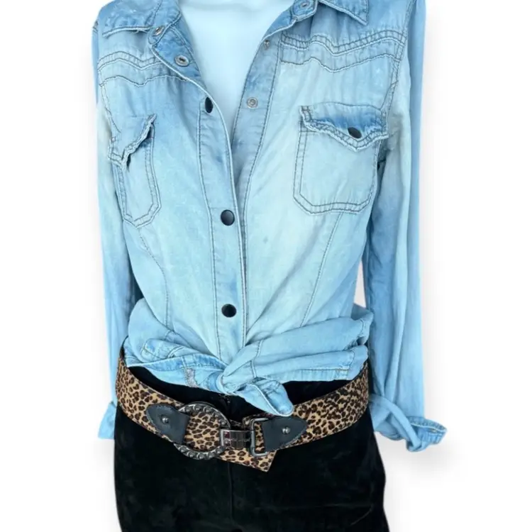 Betsy Johnson Y2K leather belt in leopard print.