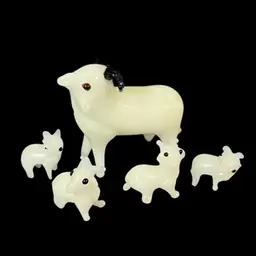 Miniature Glass Mountain Goat With Kids, Mini Lampwork Glass Wild Mountain Goat Figurine With Four Tiny Kids