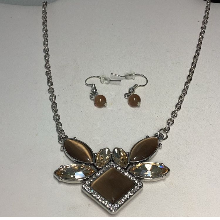 Brown Stone & Crystal Necklace 18” Silvertone Chain & Single Bead Pierced Earrings