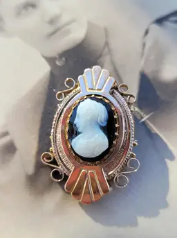 Antique Victorian 10k Gold Black Onyx Cameo Brooch Pin Etruscan Style - 4.6g
