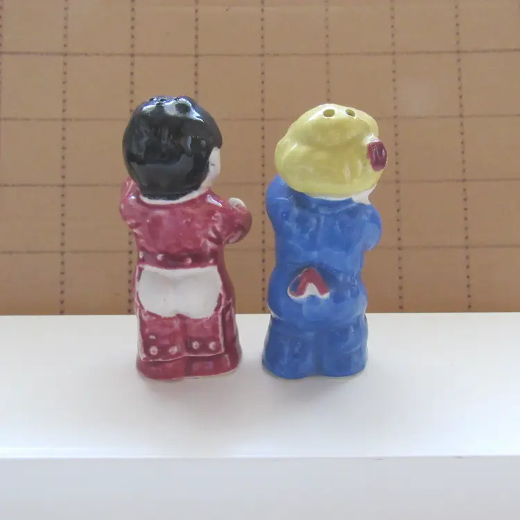 Vtg Hugging Kids in PJs Salt and Pepper Shaker Set