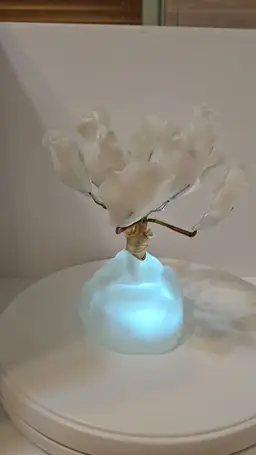 Glass Decor to resemble flowers 6 1/2 x 61/2 1.3 lbs