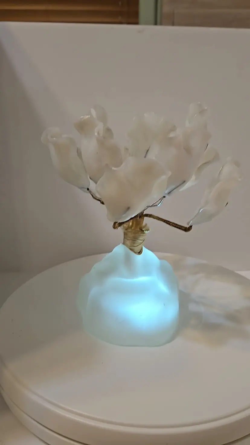 Glass Decor to resemble flowers 6 1/2 x 61/2 1.3 lbs