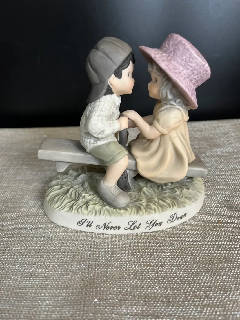 Enesco-2003-Kim Anderson's "Pretty As A Picture". "I'll Never Let You Down" Figurine
