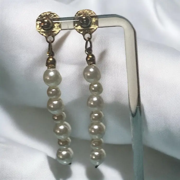 Vintage Celebrity Pearl Drop Pierced Earrings