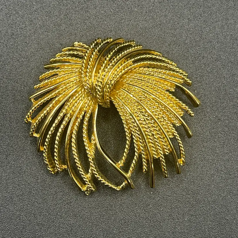 Vintage Monet Mirador Gold Colored Brooch