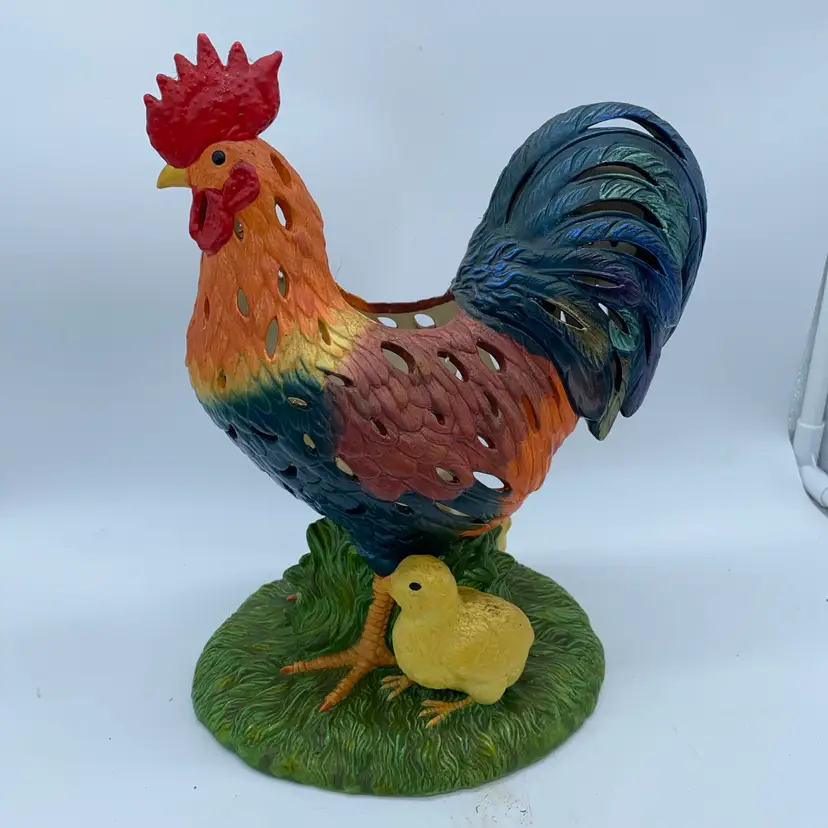 #1452 A colorful ceramic PartyLite rooster and chick tea light candle holder.