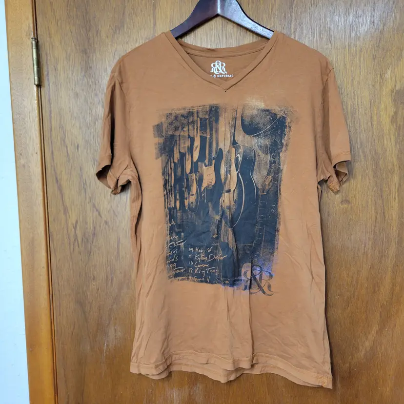 Guitar Graphic T-shirt Size Medium Brown V Neck Y2K Rock Republic
