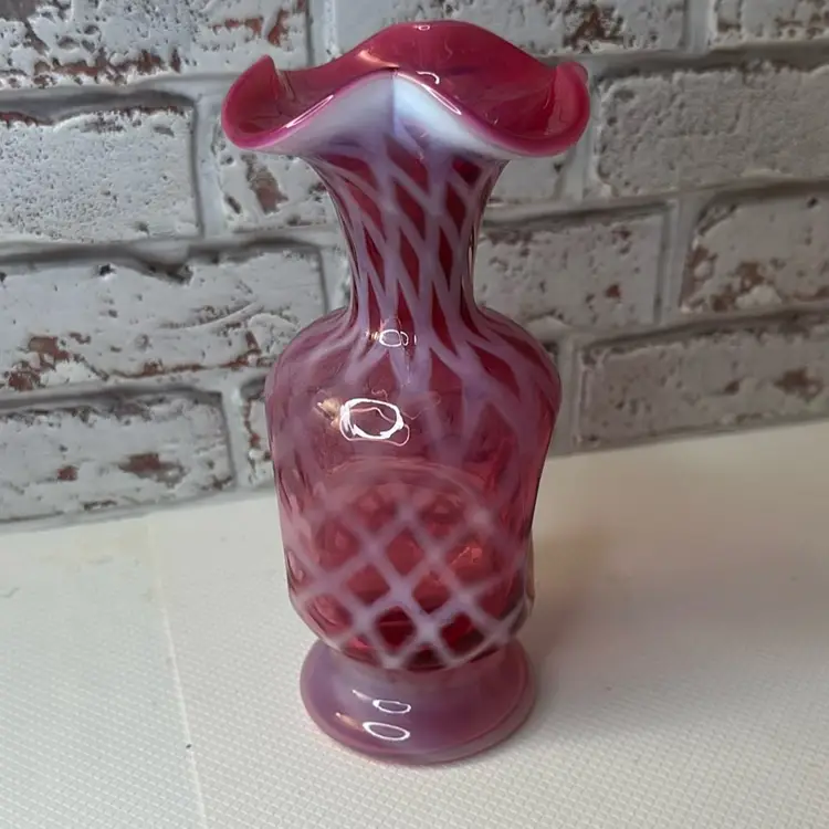 Fenton Vase Cranberry Diamond Pattern Or Optic perfect condition