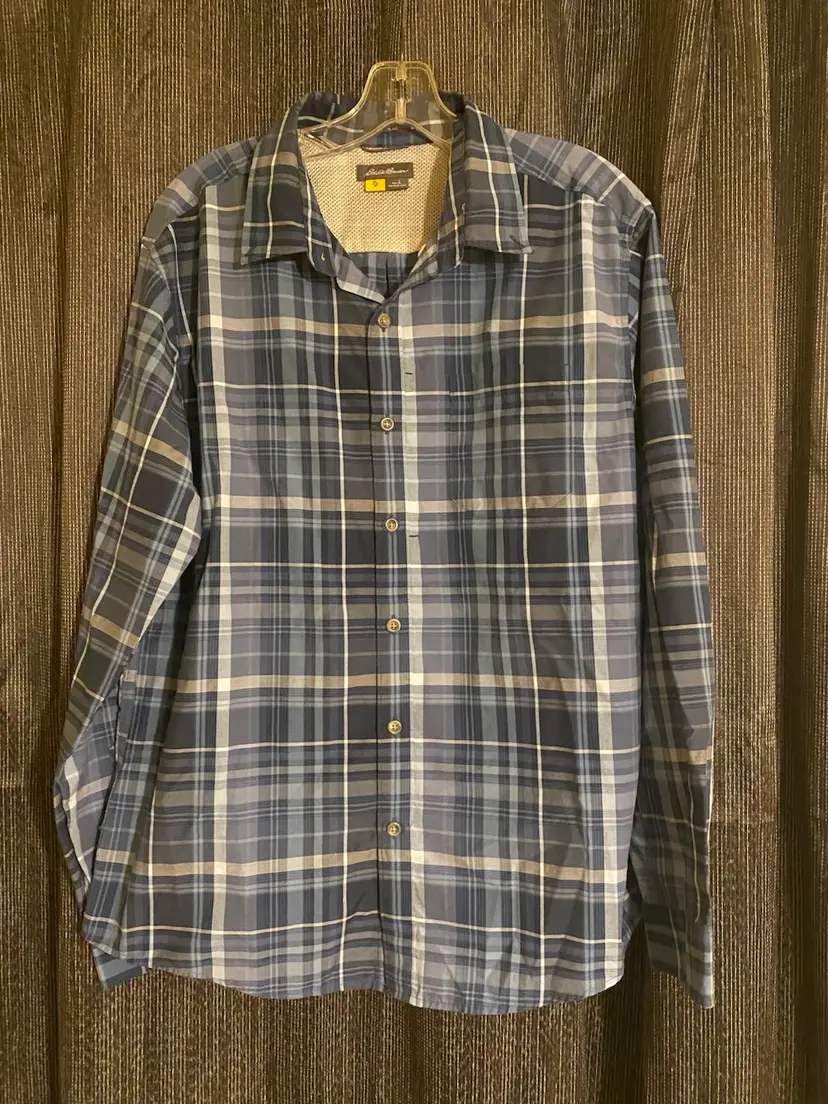 Eddie Bauer Men's Size Large Classic Fit Blue Plaid Long Sleeve Button-Up Shirt