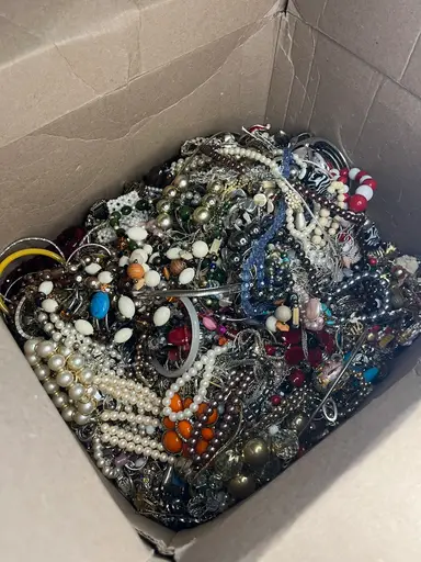 Pop Up! DIGGIN’ 🤩 63lb Jewelry Lot!! 