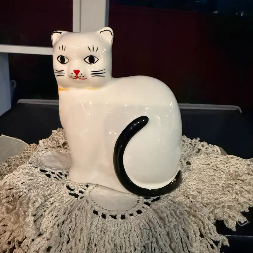 🐞 Vintage 1970 Ceramic Cat Coin Bank with Stopper 4.5x4.5”