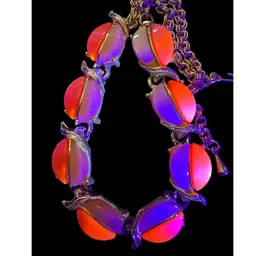 Vintage MCM Glowing Thermoset Orange & Beige Gold Tone Necklace 16”