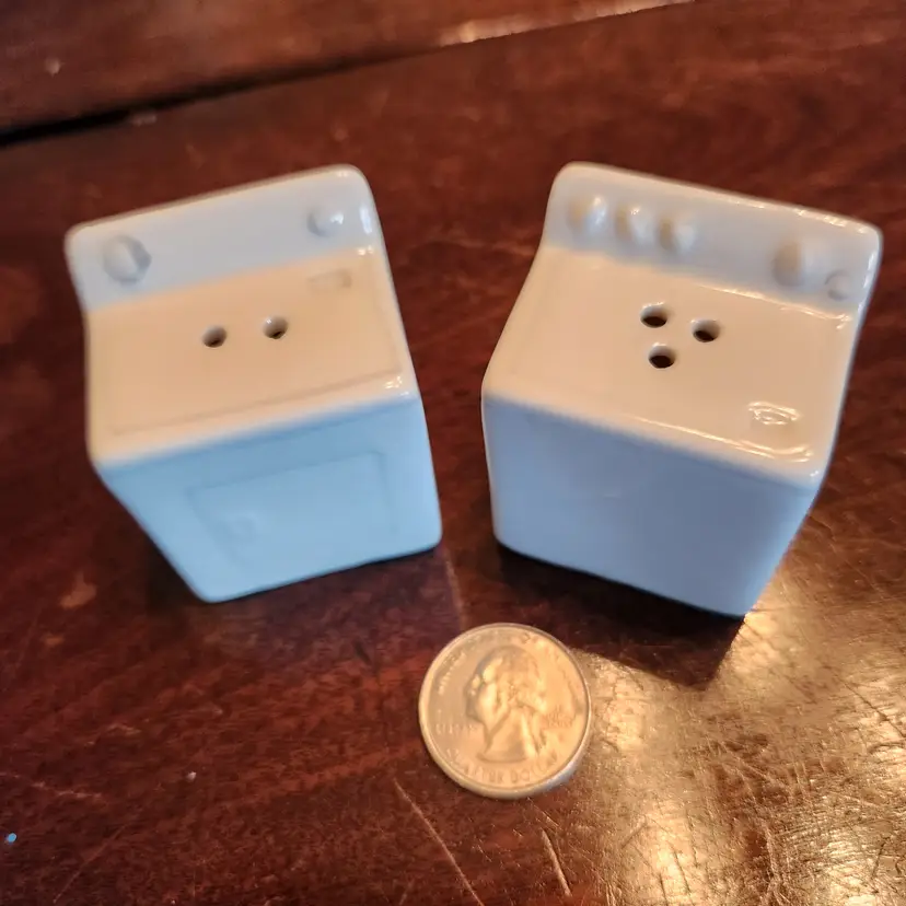 Salt & Pepper Shakers Washer and Dryer