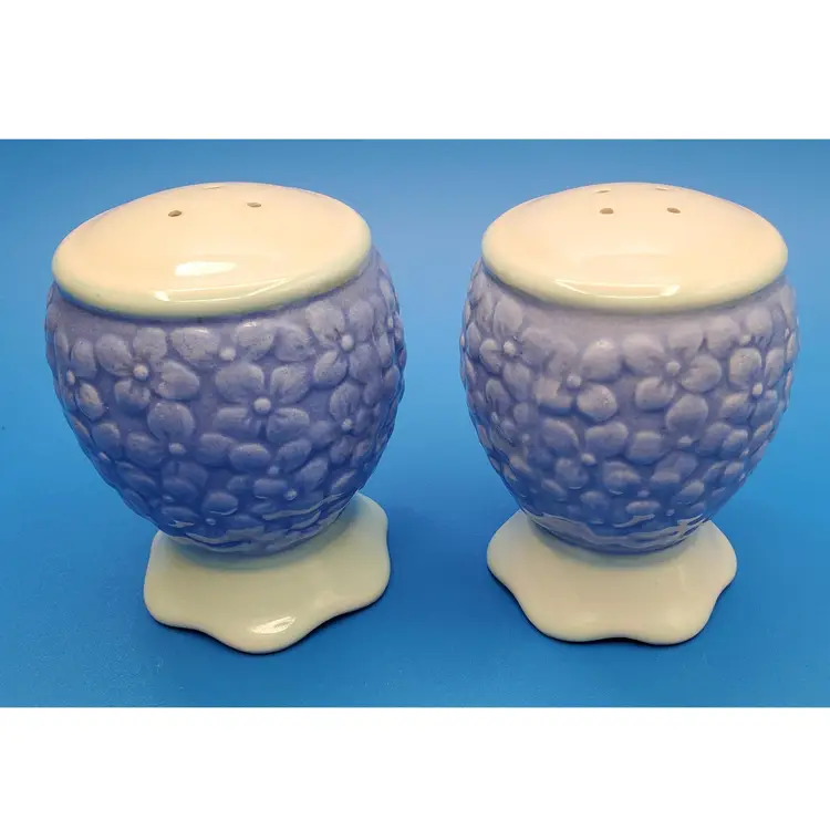 Vintage Pfaltzgraff Hydrangea Summer Breeze Salt and Pepper Shakers