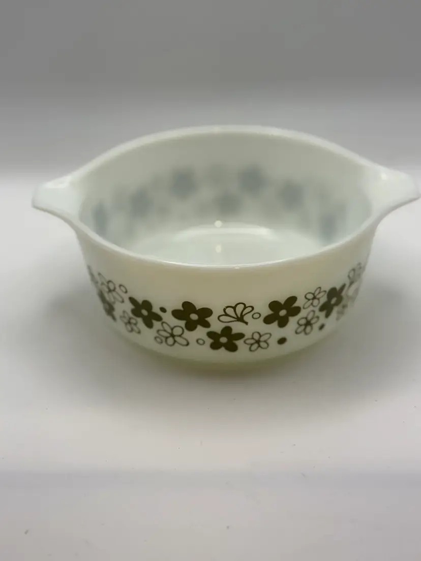 Vintage Pyrex Spring Blossom Green Round Casserole Dish 7.25” X 6”; Model 472 1.5 pt (no lid)