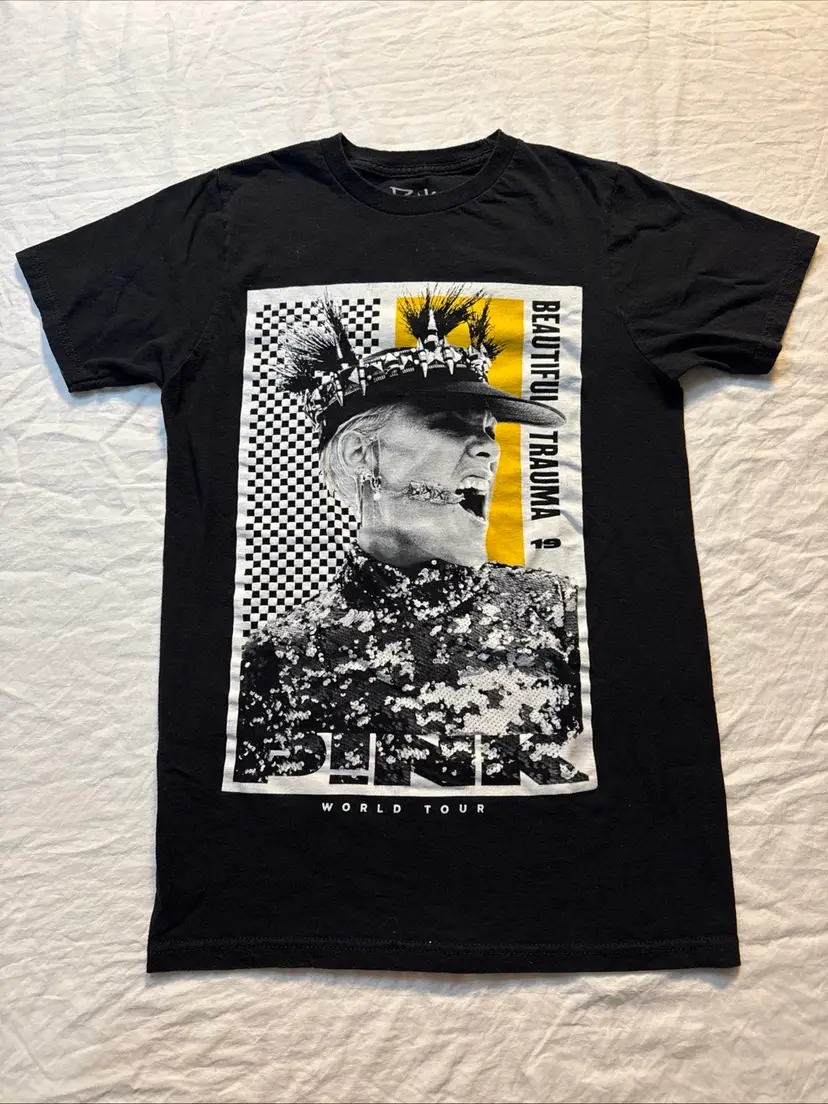 P!nk Beautiful Trauma World Tour 2019 Pink T-Shirt Size Small Concert Band Tee