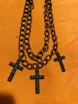 Bronze Color Tone Necklace w 3 Crosses Incrested w Black Bling
22” Chain
3” Extension Chain
BOHO - Hippie