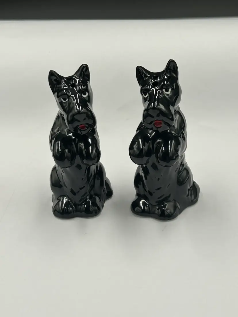 Vintage Pair Black Hand Painted Omnibus Scottie Dog Salt & Pepper Shaker Set