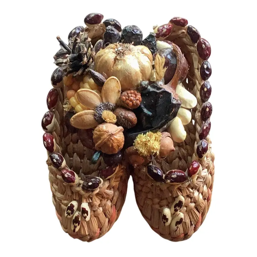 Cute Vintage Wall Decor Rattan Shoes With Nut Seed Pine Cone Garlic Beans And Corn 4.5 X 6.25 Inches