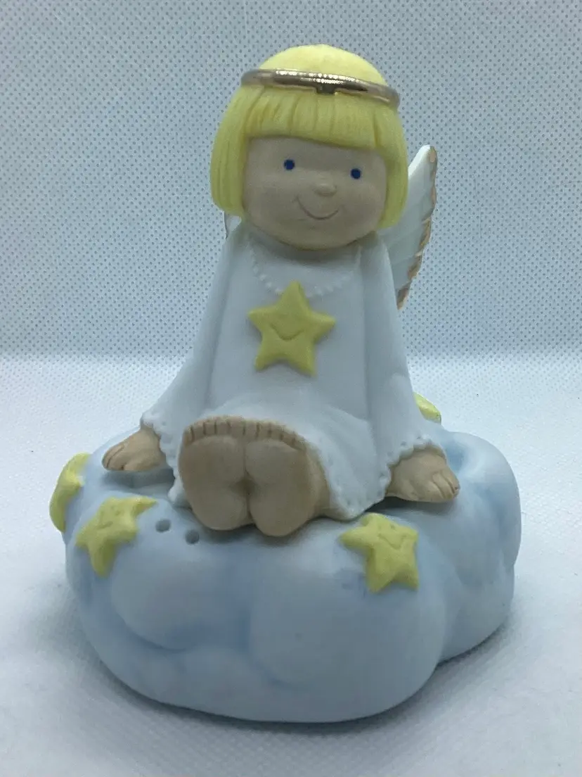 Figis, Inc Vintage Angel On A Cloud Salt And Pepper Shaker Set