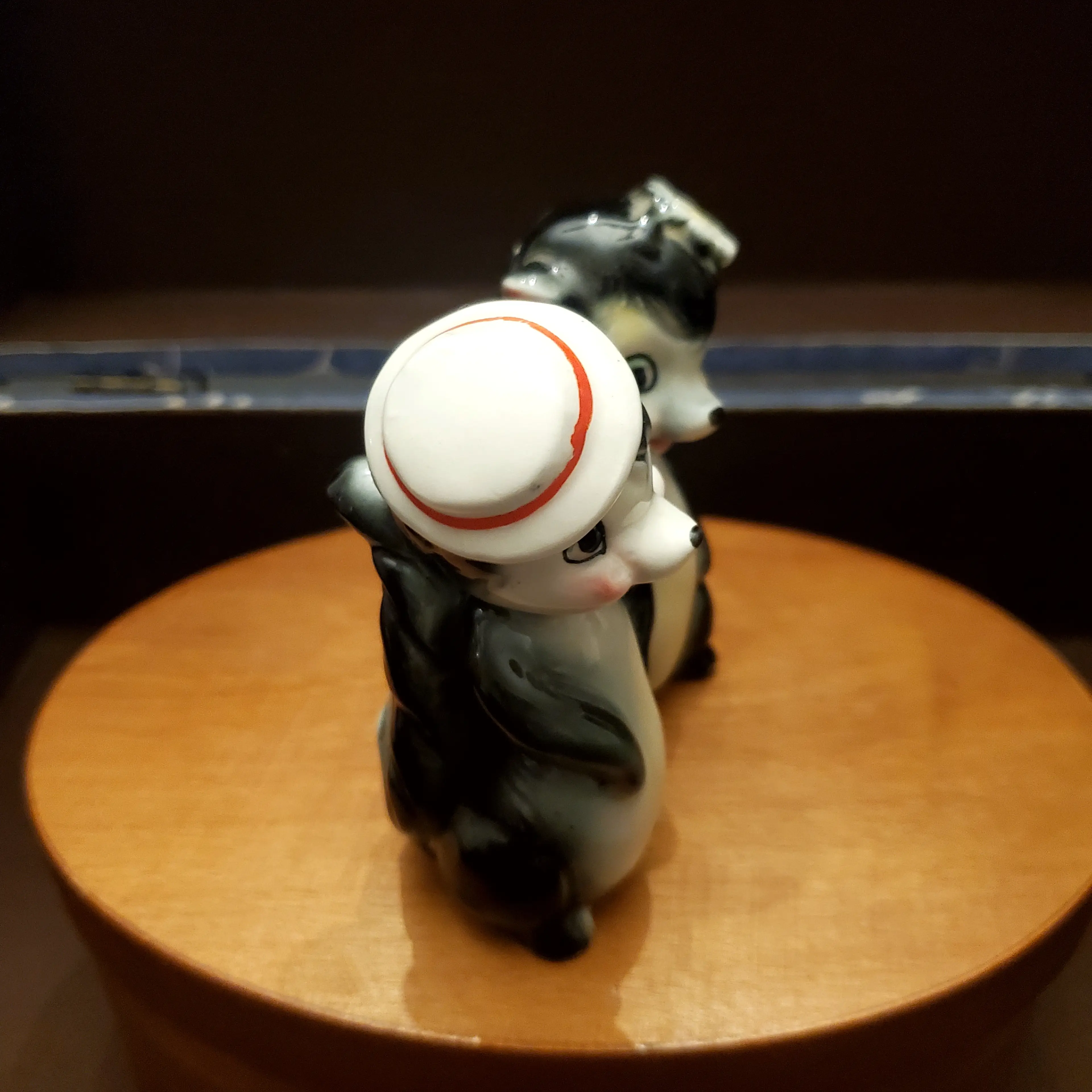 Image 2 of 7