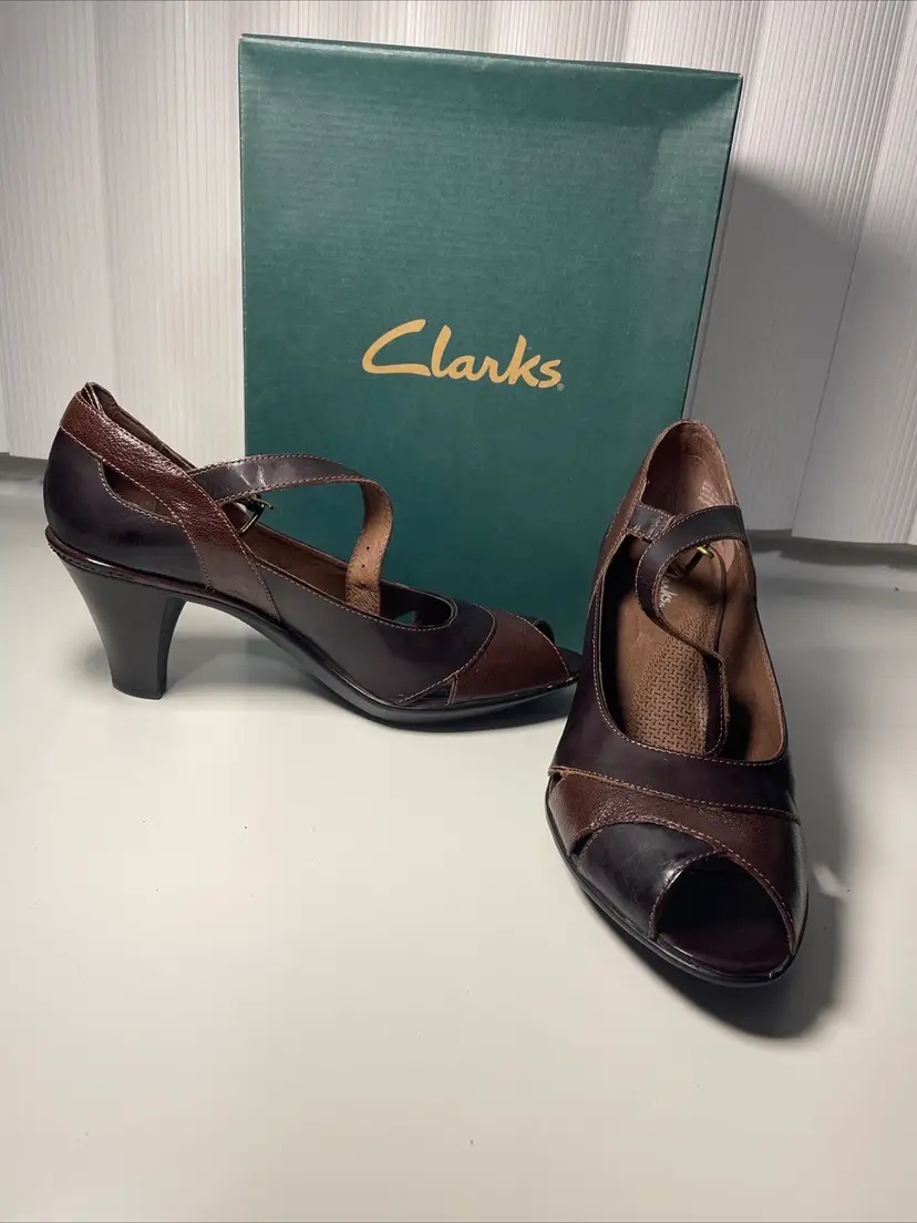 New With Box Clark’s Women’s Shoes Dark Brown Size 9 Medium Zoya