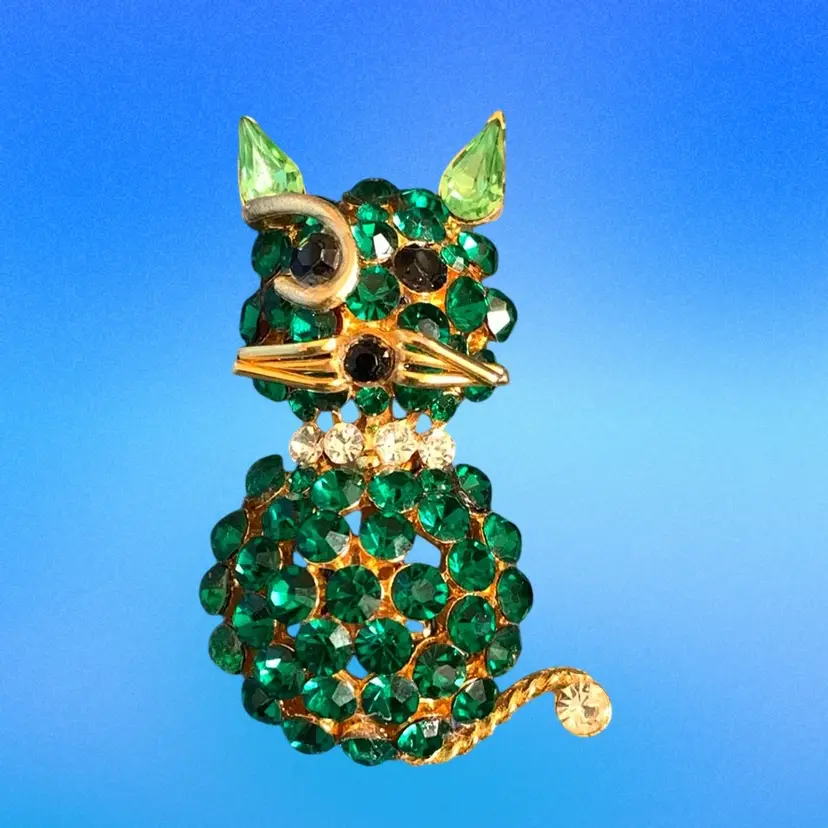 #01 Vintage Gold Tone  Rhinestone Cat Brooch