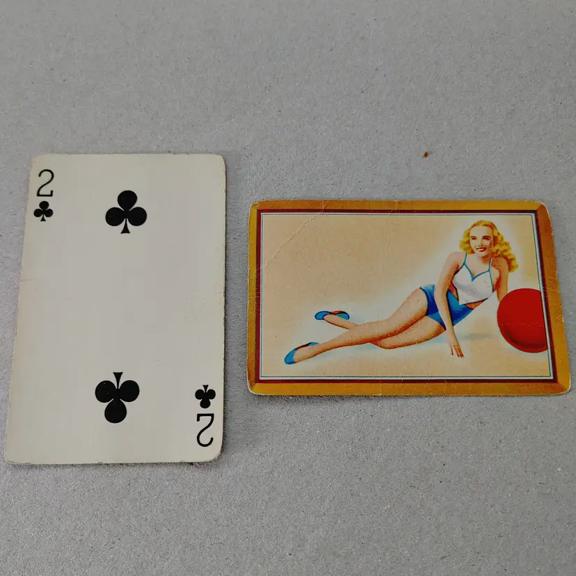 1 Single Swap Card - Playing Card. Vintage Arrco Pin Up Girl with red ball. Artist Warner Kreuter. 1940's. Made in Chicago. Dimension 2.5 x 3.5. Read description.