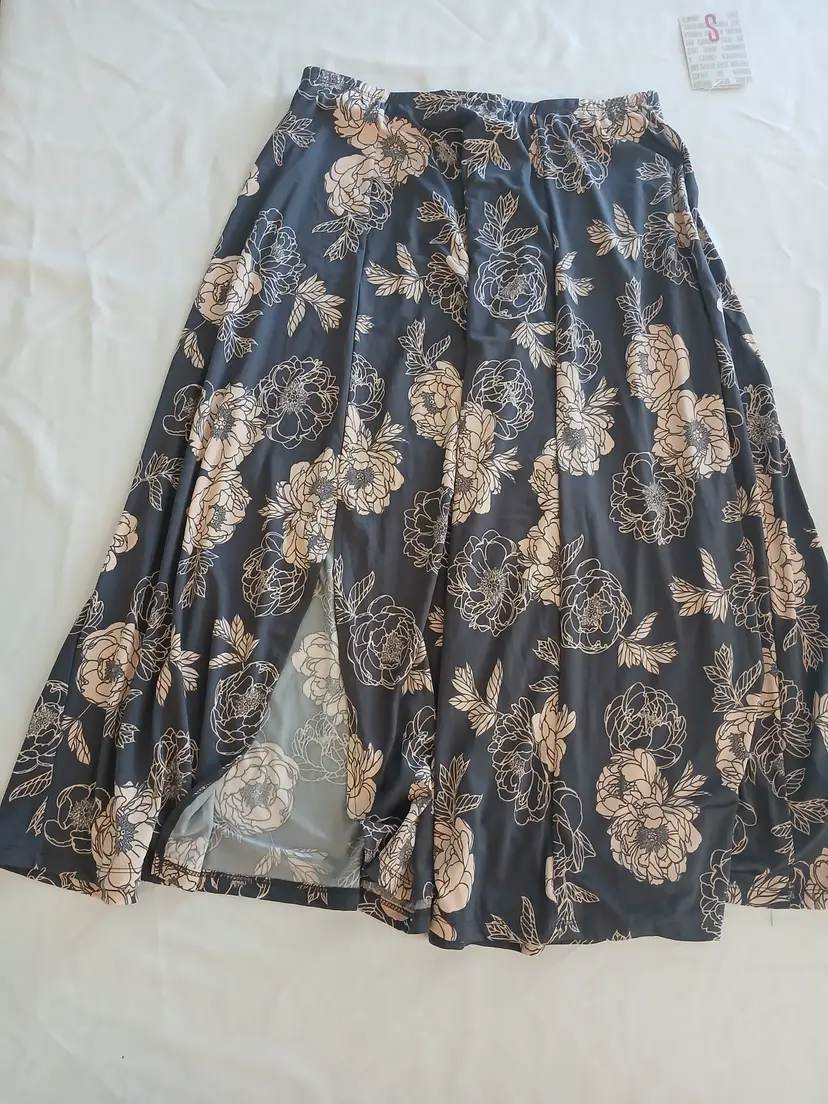 LuLaRoe Women’s Floral A-Line Skirt Size S Navy Pink Print NWT