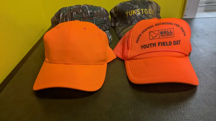 Lot 4 2 Orange and 2 Camouflage Hat