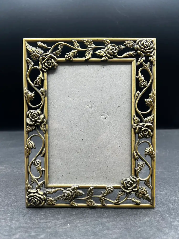 #443B Beautiful Vintage Ornate Roses And Vines Brass/Gold Tone Picture Frame Made By Connoisseur. Fits 3 1/2” X 5” Picture