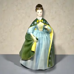 BEAUTIFUL ROYAL DOULTON PREMIERE HN 2343 BONE CHINA