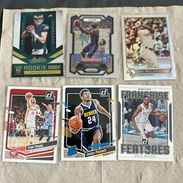 21x BUNDLES OF MIX NFL NBA AND UFC FIGHTER TRADING CARD