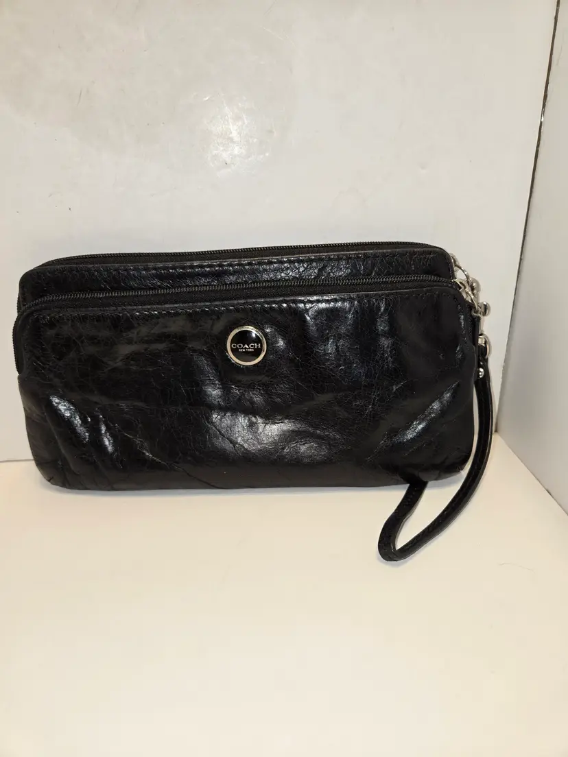 COACH Black Leather small wristlet wallet VINTAGE - RARE color interior