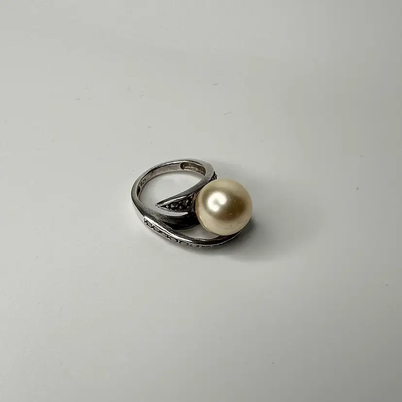 Marcasite and .925 Sterling Silver Freshwater Pearl Ring