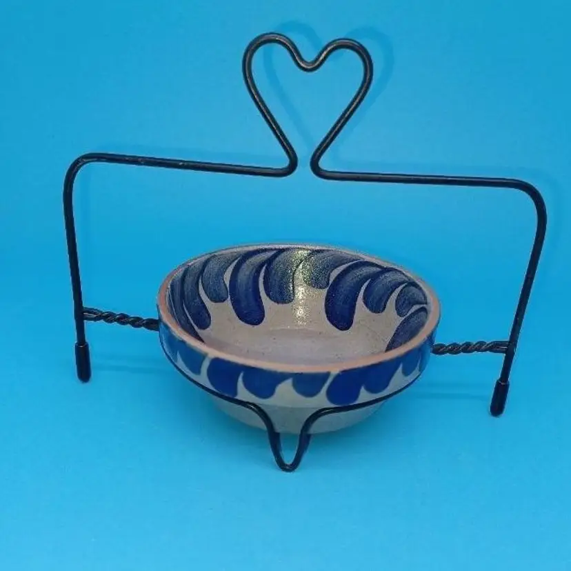 Vintage Beaumont Brothers Pottery small dish Blue in heart wire stand