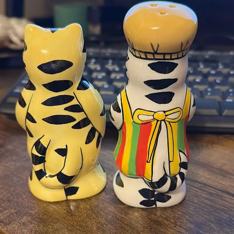 Catzilla Chef Cats Salt and Pepper Shakers – Figural Novelty Set