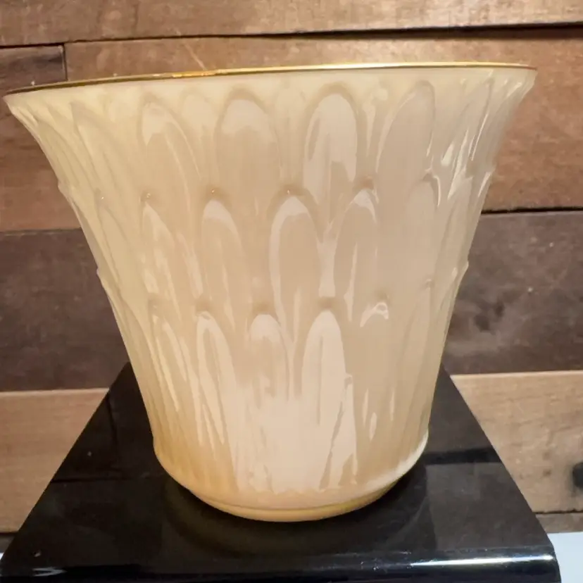 050. Lenox Small Flower Vase 4" Tall Leaf Design