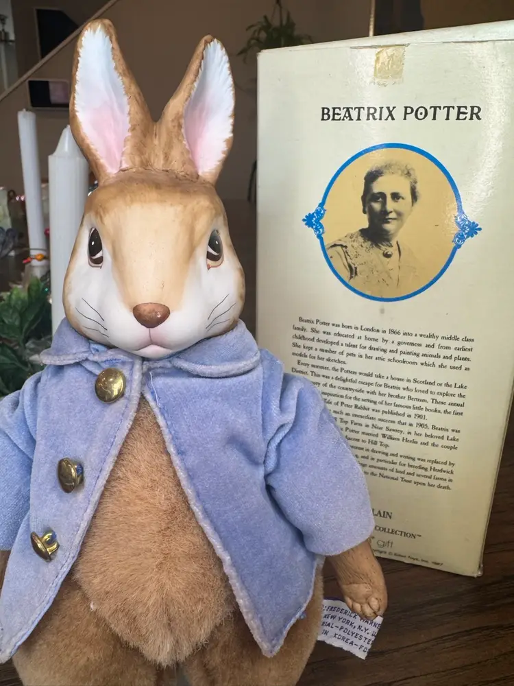BEATRIX POTTER PETER RABBIT PORCELAIN DOLL 1987