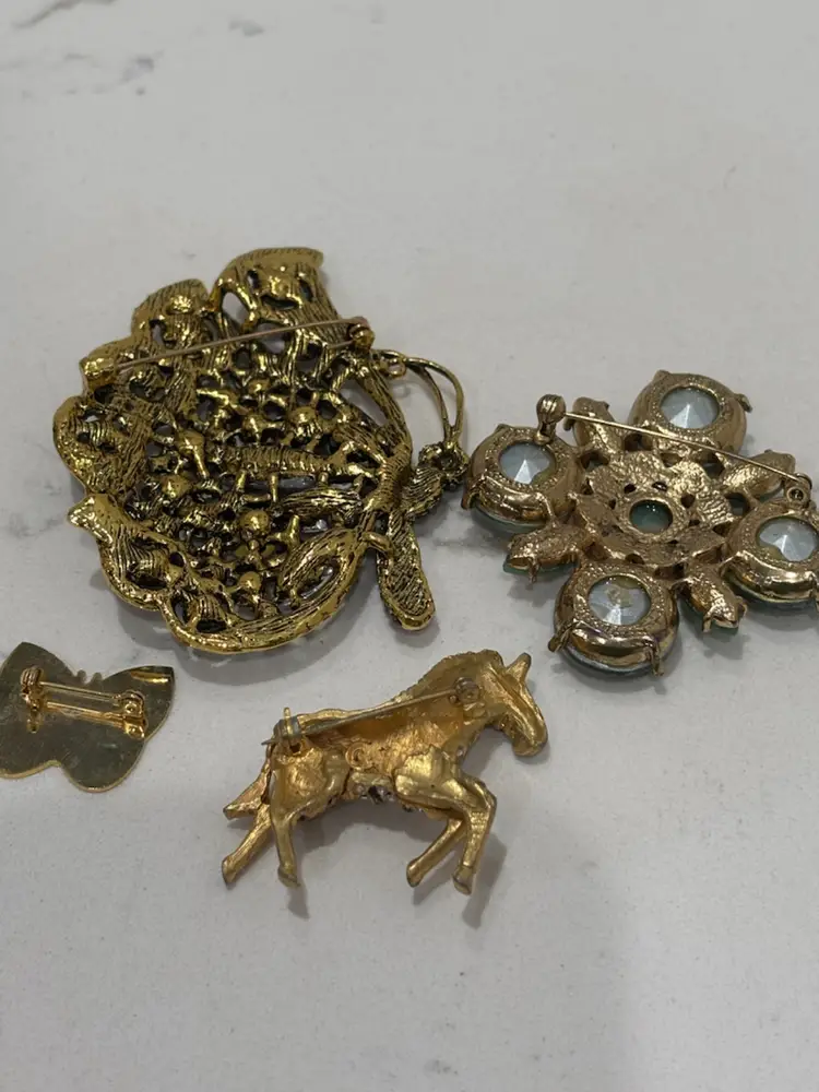 4 Brooches