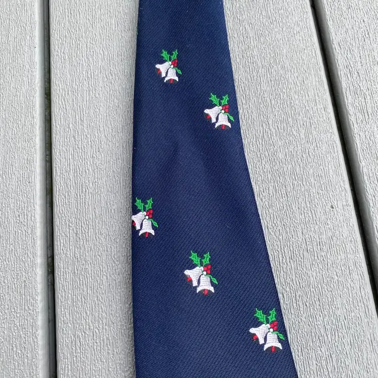 VINTAGE CAPE COD SILVER BELLS CHRISTMAS TIE