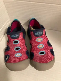 Kids Keen Sz12 Shoes