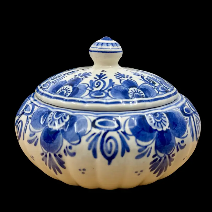 Vintage Hand-Painted Delft Blue Lidded Bowl/Bonbonnière by De Delftse Pauw Model #31
3.5” T x 5” W