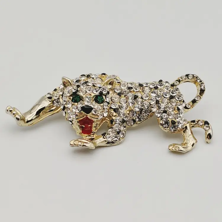 Vtg Rhinestone Jaguar Leopard Panther Gold Tone Green Faceted Eyes Pin Brooch