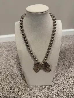 Vintage Silver Toned Bow Necklace 19”